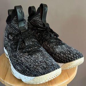 Nike LeBron 15 Oreo